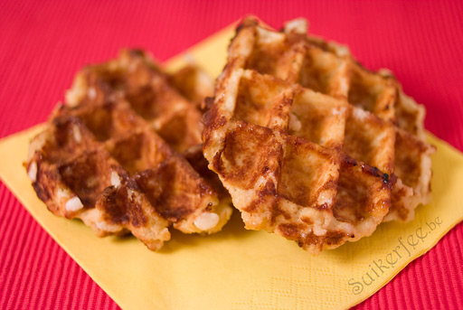 Bordje met 2 verse gebakken suikerwafels